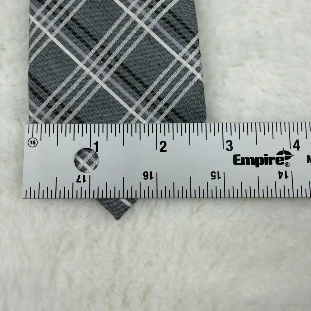 Express necktie features